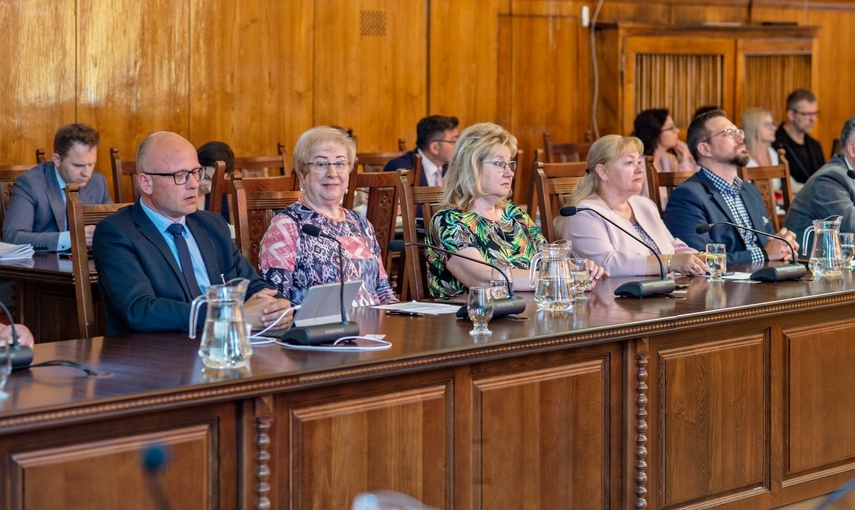 Elbląg, Sesja RM, czyli zażarta dyskusja o porcie i ankietach Elbląg, Sesja RM, czyli zażarta dyskusja o porcie i ankietach