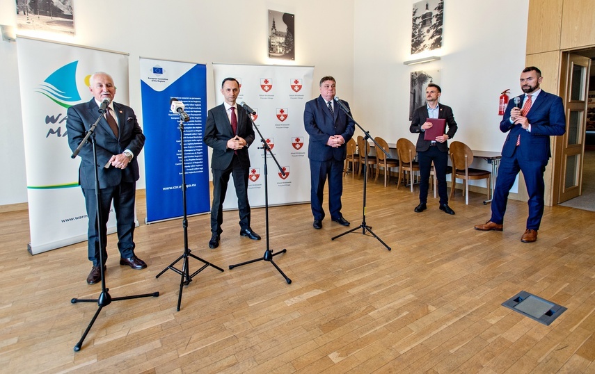 Elbląg, W konferencji prasowej z mediami wzięli udział (od lewej): Gustaw Marek Brzezin, Alin-Adrian Nica i Witold Wróblewski Elbląg, W konferencji prasowej z mediami wzięli udział (od lewej): Gustaw Marek Brzezin, Alin-Adrian Nica i Witold Wróblewski
