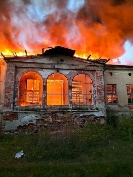 Elbląg, Zabytkowy dwór w Połoninach przejdzie remont po pożarze