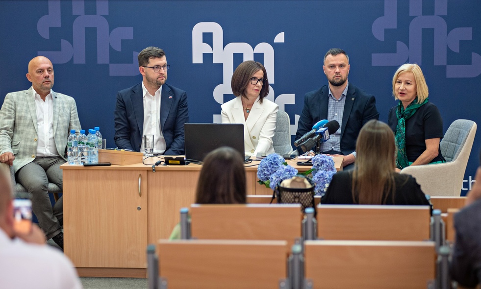 Elbląg, Od lewej: Jacek Perliński, Andrzej Śliwka, Magdalena Dubiella-Polakowska, Piotr Opaczewski i Beata Januszko-Giergielewicz