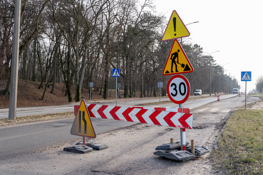 Elbląg, Jeden pas ul. Mazurskiej jest tak dziurawy, że Zarząd Dróg wyłączył jego fragment z użytkowania Elbląg, Jeden pas ul. Mazurskiej jest tak dziurawy, że Zarząd Dróg wyłączył jego fragment z użytkowania