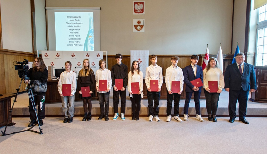 Elbląg, Kasa i klasa. Uczniowie dostali jednorazowe stypendia Elbląg, Kasa i klasa. Uczniowie dostali jednorazowe stypendia