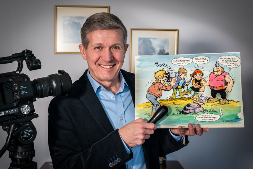 Elbląg, Sławomir W. Malinowski z rysunkiem, który wykonał dla reżysera Janusz Christa, autor przygód Kajka i Kokosza.