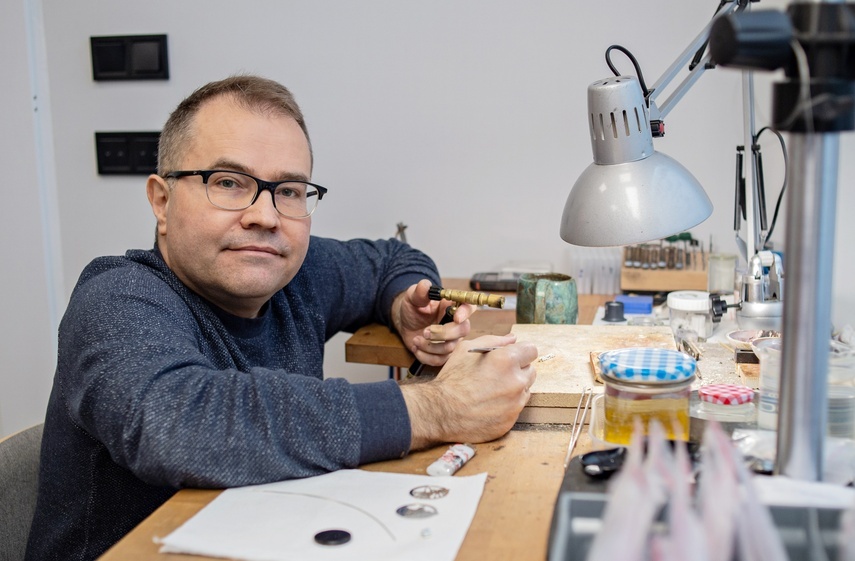 Jarosław Sobociński tworzy biżuterię od 25 lat