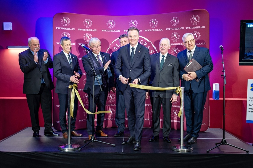 Elbląg, Przecięcia wstęgi podczas otwarcia Małej Sceny dokonał marszałek województwa Marcin Kuchciński Elbląg, Przecięcia wstęgi podczas otwarcia Małej Sceny dokonał marszałek województwa Marcin Kuchciński