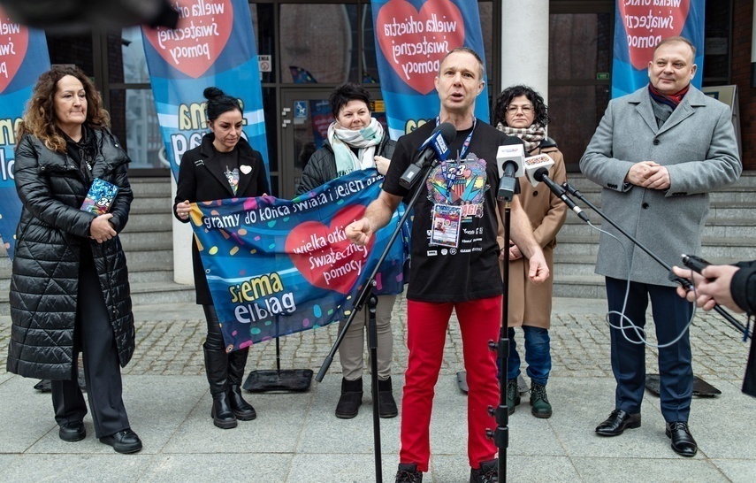 Elbląg, O finale WOŚP w Elblągu opowiadali m.in. Adam Krause (szef sztabu, w środku) i prezydent Michał Missan Elbląg, O finale WOŚP w Elblągu opowiadali m.in. Adam Krause (szef sztabu, w środku) i prezydent Michał Missan