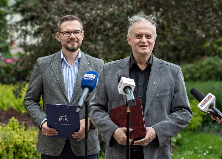 Elbląg, Rafał Traks i Marek Pruszak podczas konferencji prasowej,