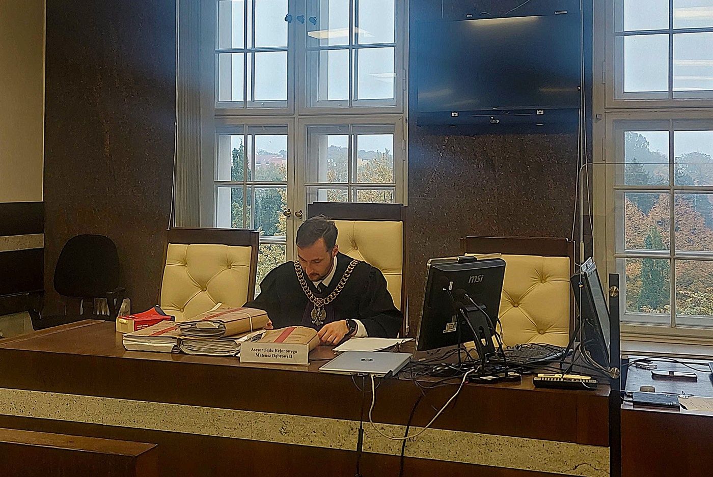 Elbląg, Asesor sądu rejonowego Mateusz Dąbrowski podczas odczytywania wyroku, Elbląg, Asesor sądu rejonowego Mateusz Dąbrowski podczas odczytywania wyroku,