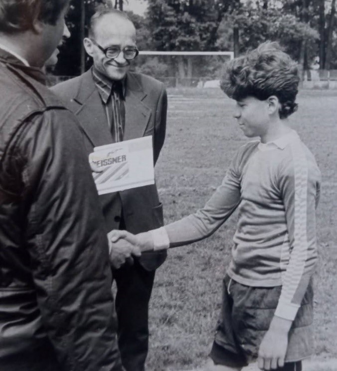 Elbląg, Braniewo 1985 r. Na zdjęciu trener Witold Kamieński oraz młody bramkarz Zatoki Jarosław Śliwiak.