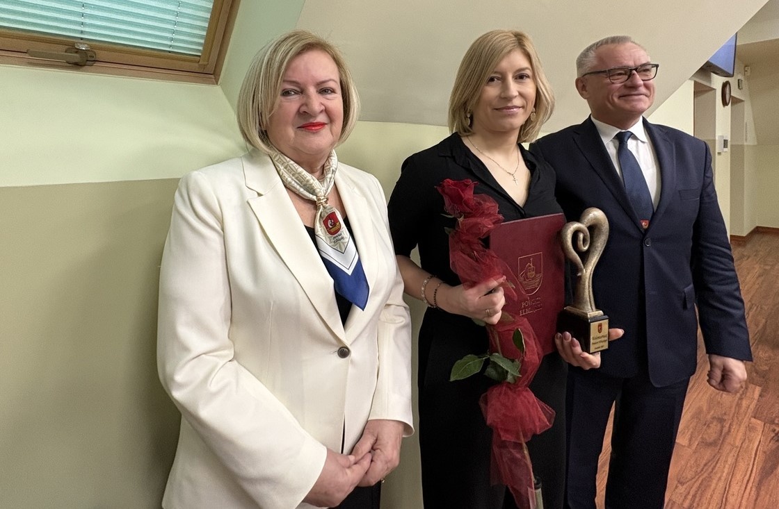 Elbląg, Od lewej: Genowefa Kwoczek, przewodnicząca Rady Powiatu, Agata Abramowska oraz Ryszard Zając, wicestarosta elbląski,