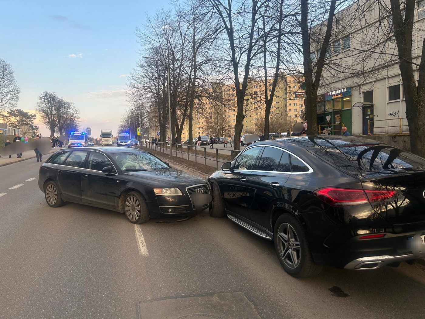 Elbląg, Potrącił dwie osoby i uderzył w inne auto