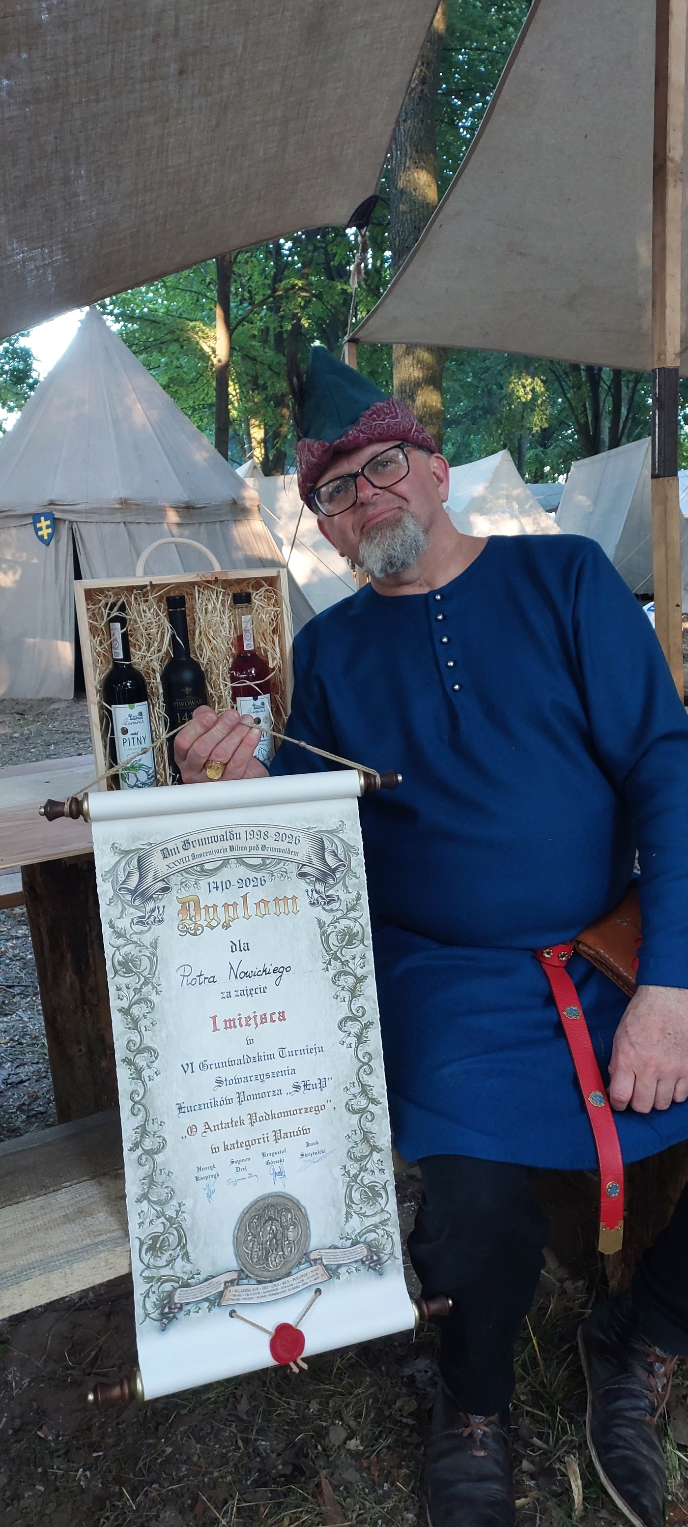Elbląg, Z jednym z dyplomów za grunwaldzki triumf (arch. Piotra Nowickiego)