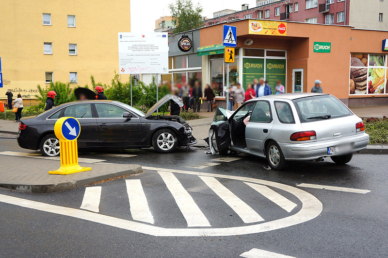 Elbląg, Traugutta: czołowe zderzenie dwóch aut
