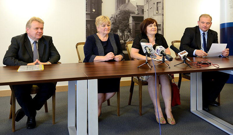 Elbląg, Od lewej: Henryk Gawroński, Elżbieta Gelert, Małgorzata Adamowicz i Michał Missan Elbląg, Od lewej: Henryk Gawroński, Elżbieta Gelert, Małgorzata Adamowicz i Michał Missan
