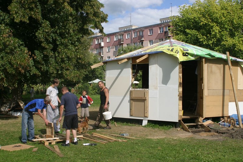Elbląg, DOM Pasożyta w spólne dzielo artysty oraz okolicznych mieszkańców Elbląg, DOM Pasożyta w spólne dzielo artysty oraz okolicznych mieszkańców