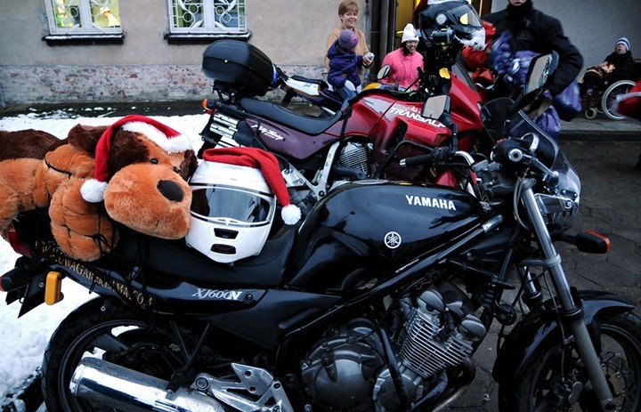 Elbląg, Prezenty przyjechały na Kasprzaka m.in. na motocyklach, tak, jak ten pluszak Elbląg, Prezenty przyjechały na Kasprzaka m.in. na motocyklach, tak, jak ten pluszak