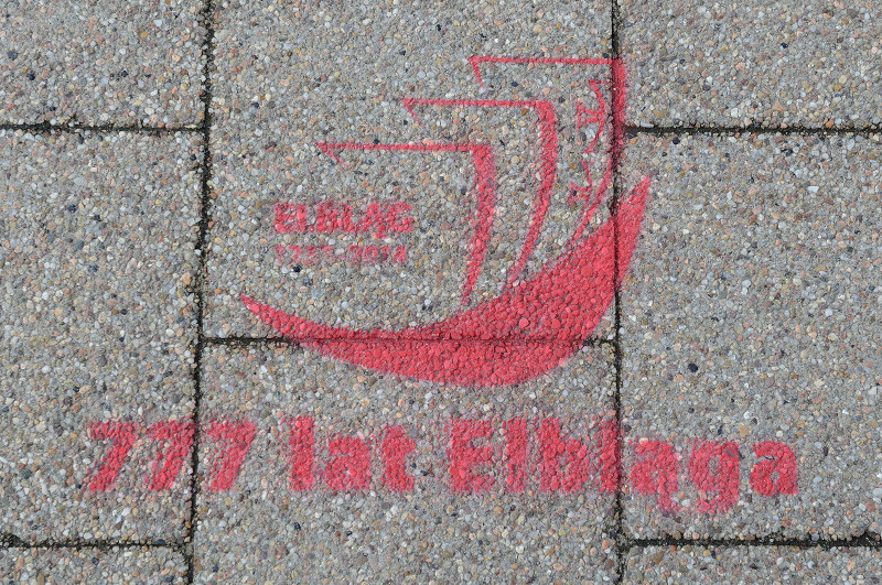 Elbląg, Promocja już się rozpoczęła - na chodnikach