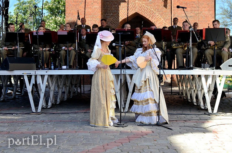 Elbląg, Król Stanisław August Poniatowski miał słabość do pięknych dam - przypomniano w historycznej inscenizacji