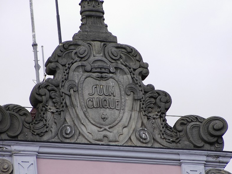 Elbląg, Na budynku Sądu Okręgowego widnieje do dzisiaj napis „Każdemu to, co mu się należy” Elbląg, Na budynku Sądu Okręgowego widnieje do dzisiaj napis „Każdemu to, co mu się należy”