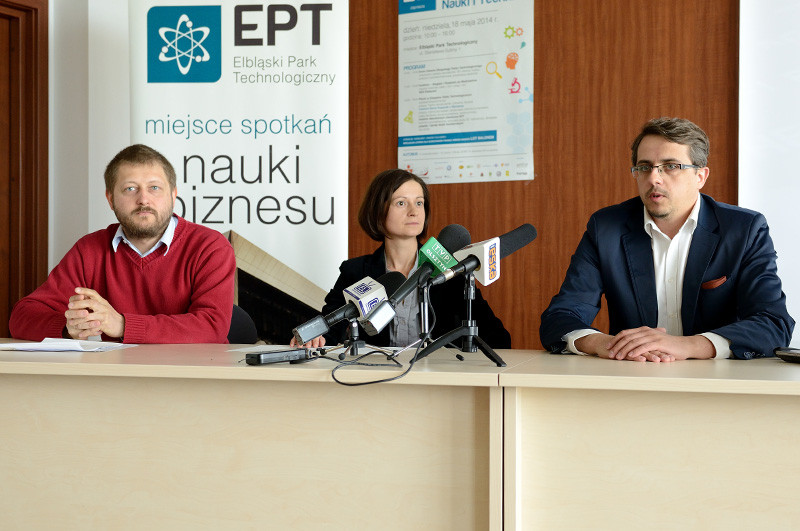 Elbląg, Od lewej: dr Wojciech Chwiałkowski, Maja Żołędziewska, Paweł Lulewicz Elbląg, Od lewej: dr Wojciech Chwiałkowski, Maja Żołędziewska, Paweł Lulewicz