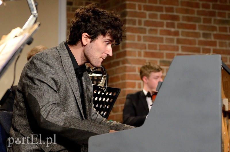 Elbląg, Koncert klawesynowy Bacha Marcin Masecki zagrał na pianinie Elbląg, Koncert klawesynowy Bacha Marcin Masecki zagrał na pianinie