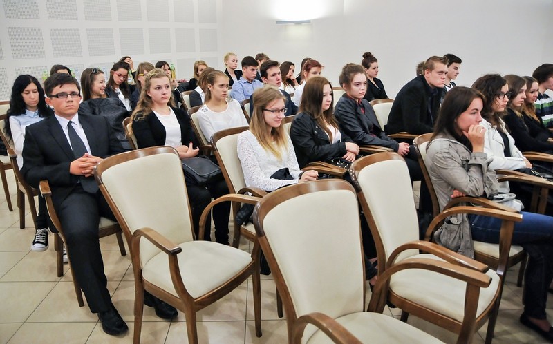 Elbląg, Konferencji przysłuchiwała się młodzież