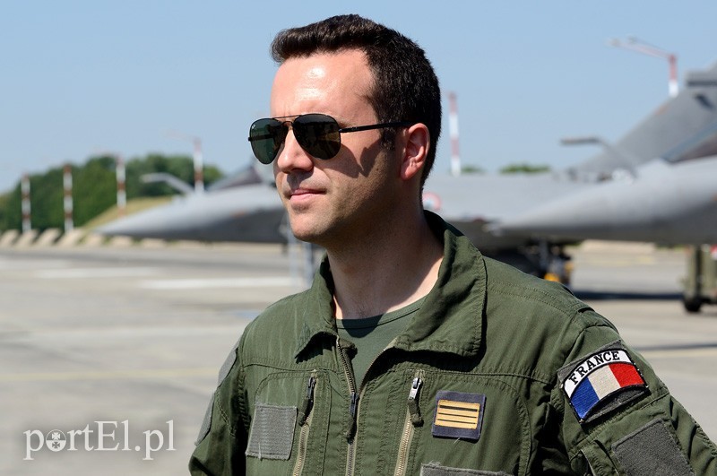 Elbląg, Major Nicolas jest jednym z pięciu pilotów, a także zastępcą dowódcy Elbląg, Major Nicolas jest jednym z pięciu pilotów, a także zastępcą dowódcy