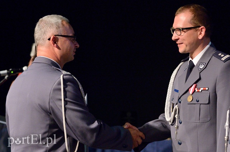 Elbląg, A wśród nich mł. insp. Robert Muraszko, zastępca komendanta miejskiego policji w Elblągu Elbląg, A wśród nich mł. insp. Robert Muraszko, zastępca komendanta miejskiego policji w Elblągu