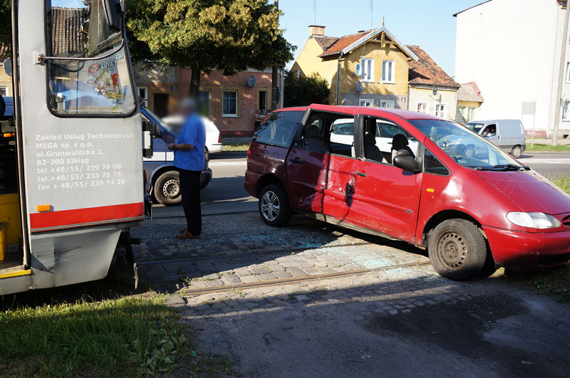 Elbląg, Fordem wprost pod tramwaj