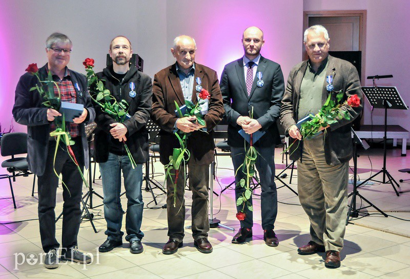 Elbląg, Były i medale Gloria Artis. Na zdj. odznaczeni kulturoznawcy