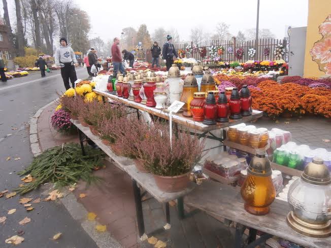 Elbląg, Elblążanie odwiedzają groby bliskich Elbląg, Elblążanie odwiedzają groby bliskich