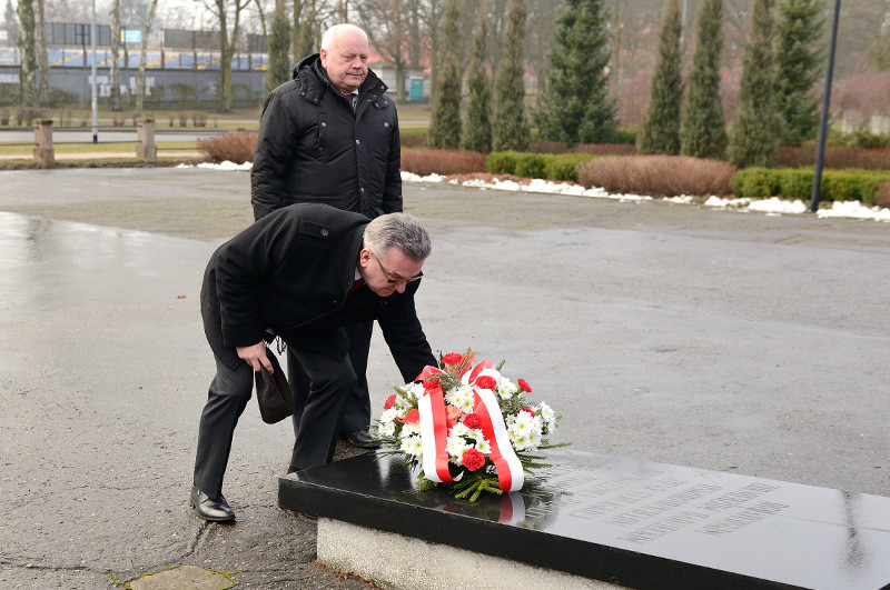 Elbląg, Kwiaty pod pomnikiem żołnierzy Armii Czerwonej złożył dziś wiceprezydent Elbląga Janusz Nowak