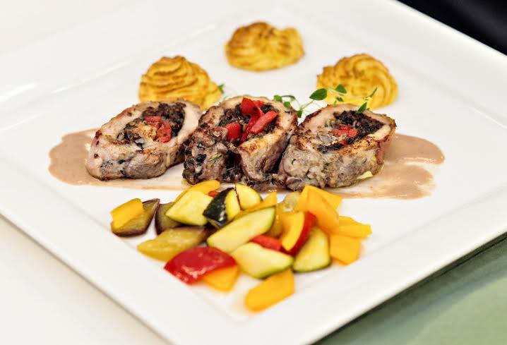 Elbląg, Coq au vin w wykonaniu dwóch uczennic ZSG Elbląg, Coq au vin w wykonaniu dwóch uczennic ZSG