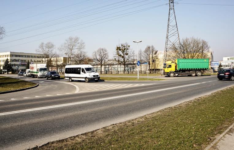 Elbląg, Na ul. Żuławskiej, około godz. 11, korków wprawdzie nie było, ale widoczny był o wiele większy ruch