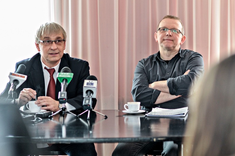 Elbląg, "Sztukę" reżyseruje aktor Lesław Ostaszkiewicz (na zdj. z prawej,