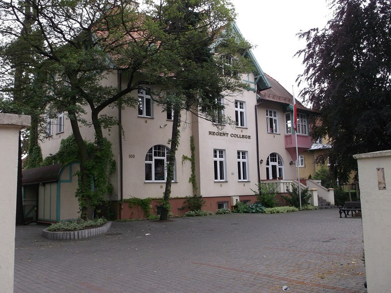 Elbląg, Tutaj kiedyś mieściło się milicyjne kasyno, dzisiaj działa szkoła języków obcych Elbląg, Tutaj kiedyś mieściło się milicyjne kasyno, dzisiaj działa szkoła języków obcych