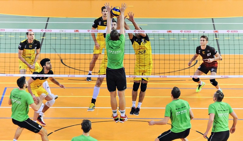 Elbląg, Zaczęli mocnym uderzeniem