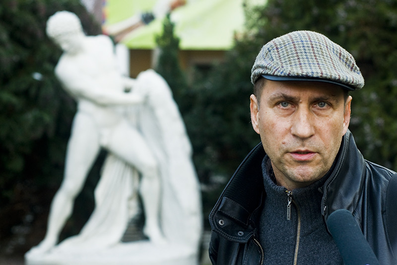 Elbląg, Szymon Juźków przez miesiąc pracował, by rzeźba lśniła