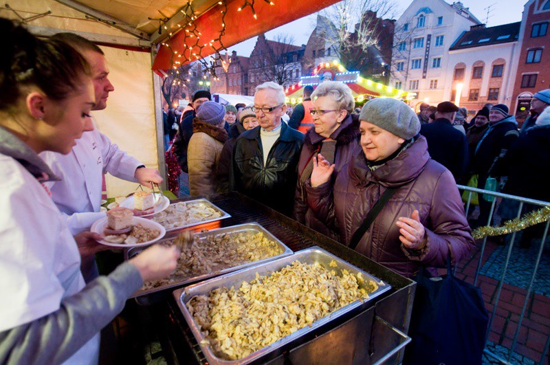 Elbląg, Do wigilijnych potraw ustawiła się spora kolejka