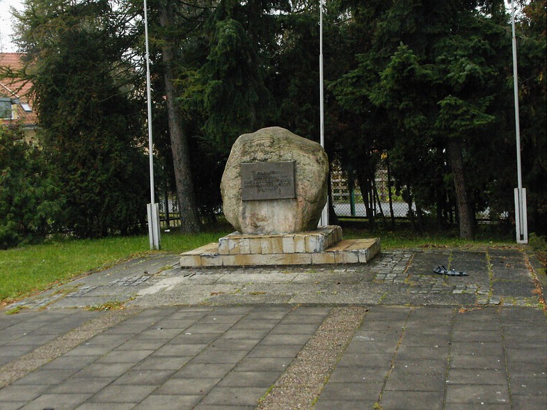 Elbląg, Obelisk upamiętniający więźniów filii obozu Stutthof