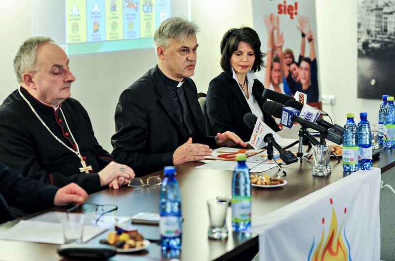 Elbląg, Od lewej: bp Jacek Jezierski, ks. Wojciech Skibicki, Dorota Kadziewicz - współorganizator ŚDM w Elblągu Elbląg, Od lewej: bp Jacek Jezierski, ks. Wojciech Skibicki, Dorota Kadziewicz - współorganizator ŚDM w Elblągu