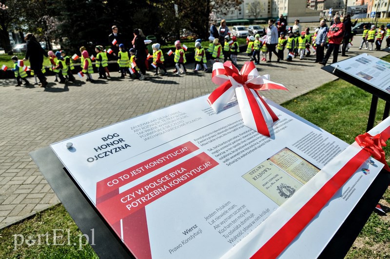 Elbląg, Wystawę poświęconą Konstytucji 3 Maja można oglądać przy placu Konstytucji