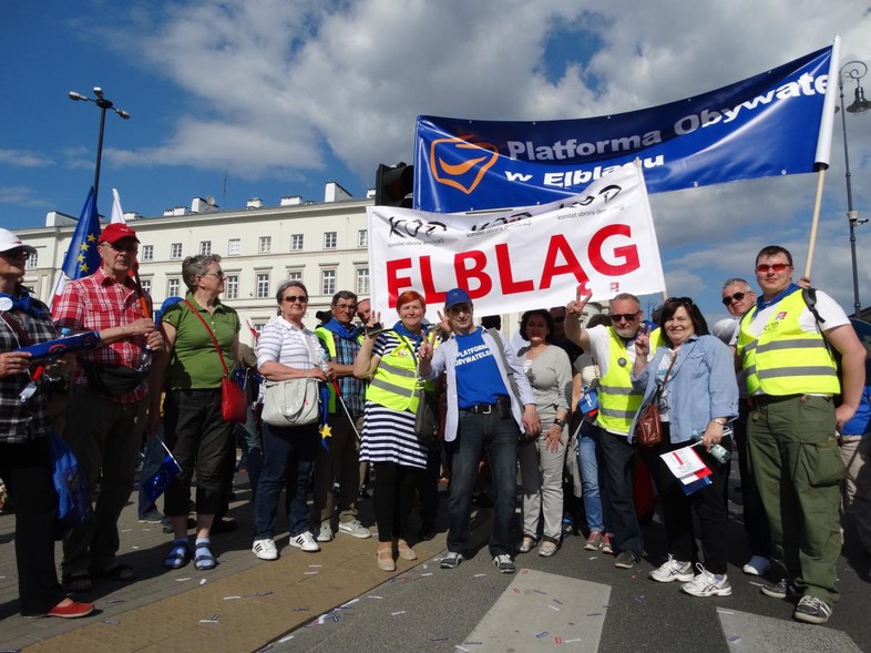 Elbląg, W Warszawie elbląscy działacze KOD i PO manifestowali razem Elbląg, W Warszawie elbląscy działacze KOD i PO manifestowali razem