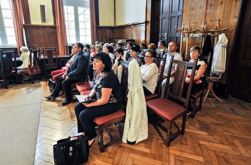 Elbląg, Na debatę przyszli też pracownicy szpitali