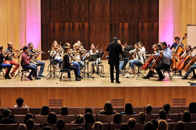 Elbląg, Maturzyści poważnie uzależnią się od muzyki poważnej