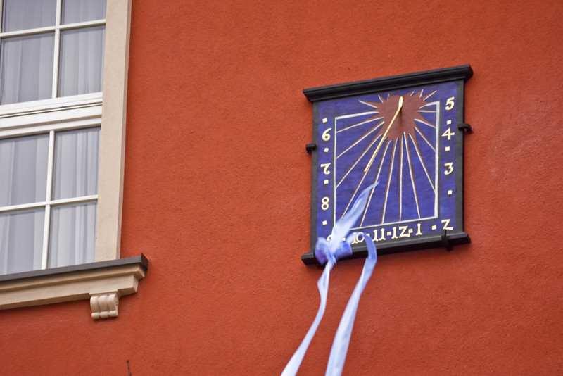 Elbląg, Kopię zegara można znaleźć na budynku hotelu, który znajduje się na skrzyżowaniu ul. Bednarskiej i ul. Stary Rynek