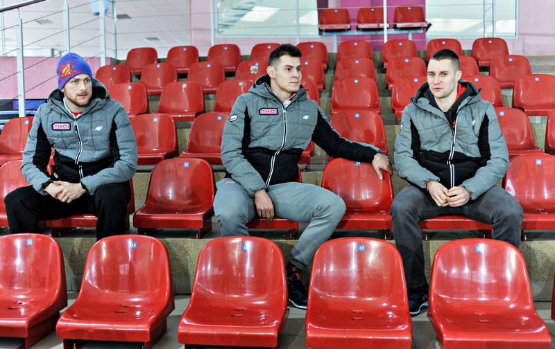 Elbląg, Sebastian Kłosiński (w środku), Adrian Wielgat (po prawej) i Michał Domański