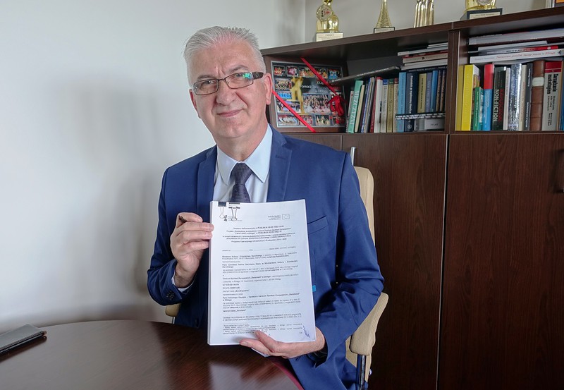 Antoni Czyżyk podpisał dzisiaj umowę z ministerstwem Antoni Czyżyk podpisał dzisiaj umowę z ministerstwem