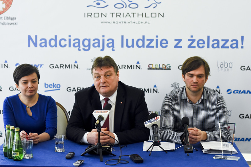 Elbląg, Maciej Florek (po prawej), Witold Wróblewski i Joanna Urbaniak, rzecznik prezydenta Elbląg, Maciej Florek (po prawej), Witold Wróblewski i Joanna Urbaniak, rzecznik prezydenta