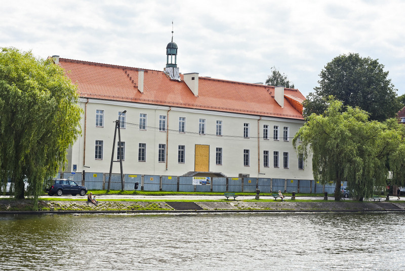 Elbląg, Elewacja budynku Gimnazjum od strony Bulwaru Zygmunta Augusta już jest gotowa